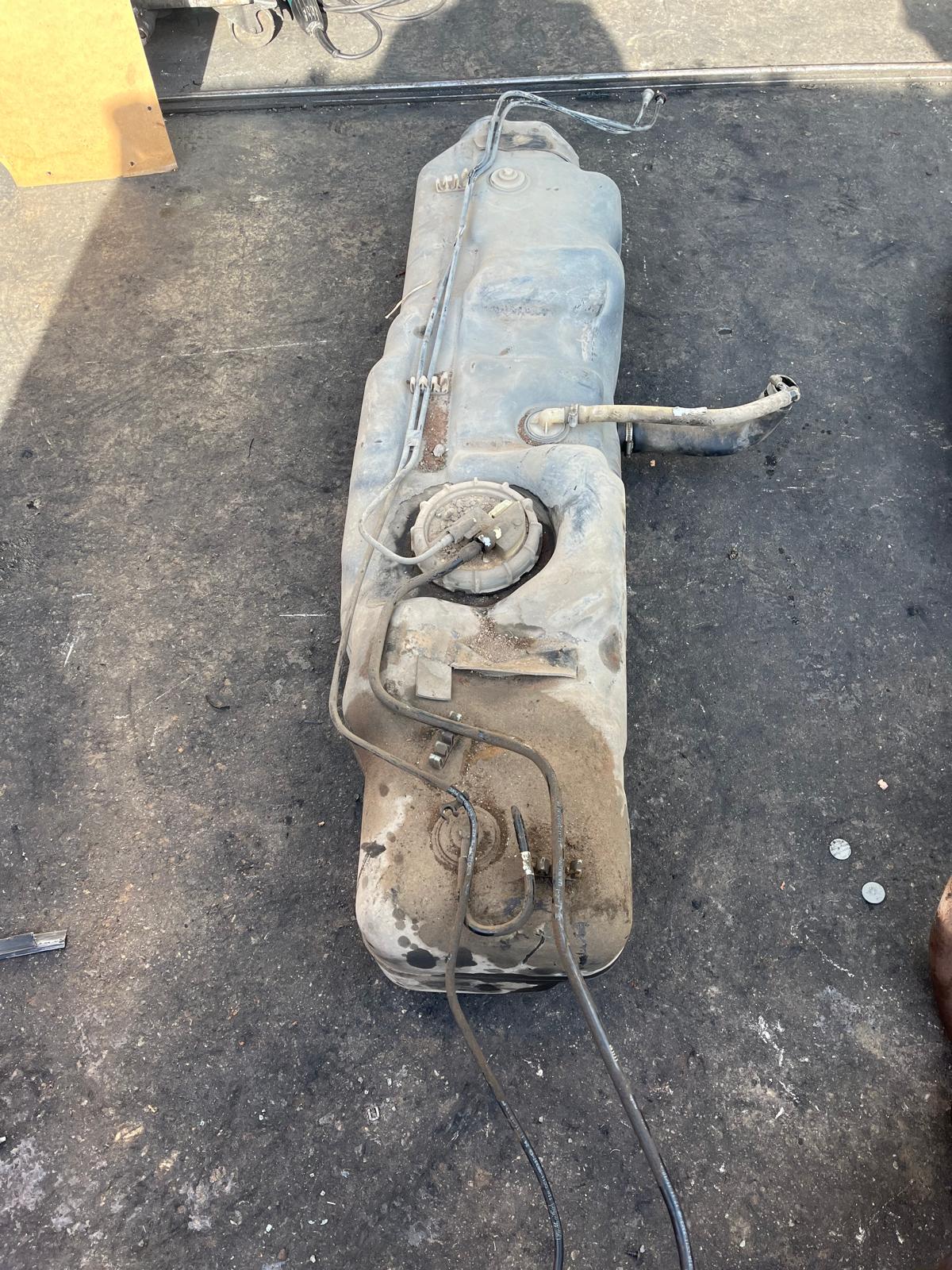 FORD TRANSİT 155 LIK MAZOT DEPOSU ÇIKMA ORJİNAL
